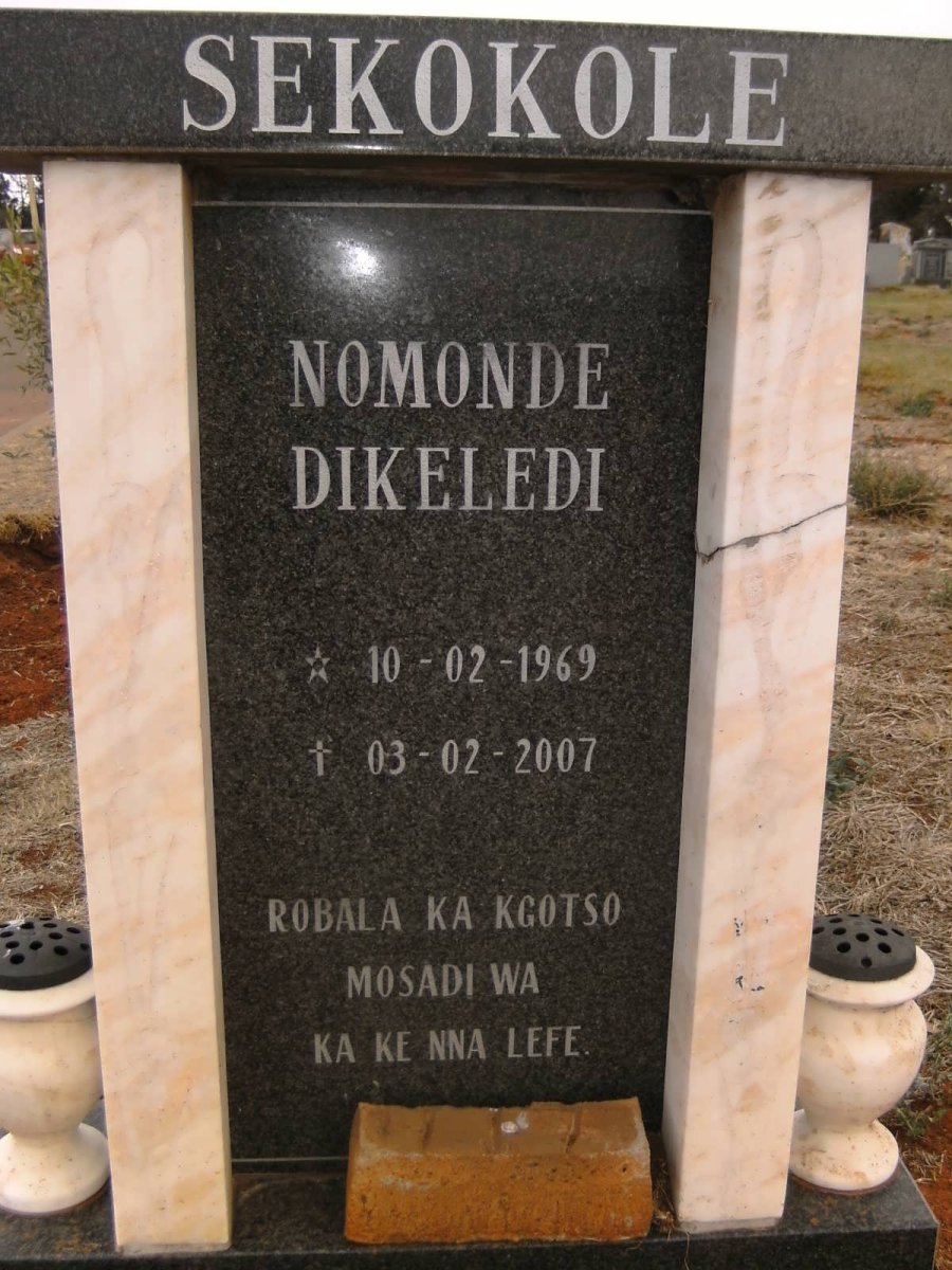SEKOKOLE Nomonde Dikeledi 1969-2007