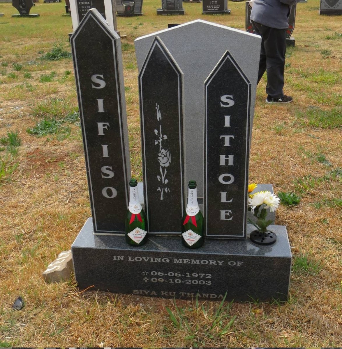 SITHOLE Sifiso 1972-2003