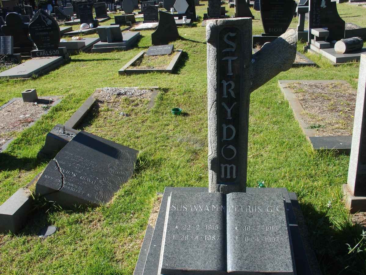 STRYDOM Petrus G.C. &amp; Susanna M. 1915-1987