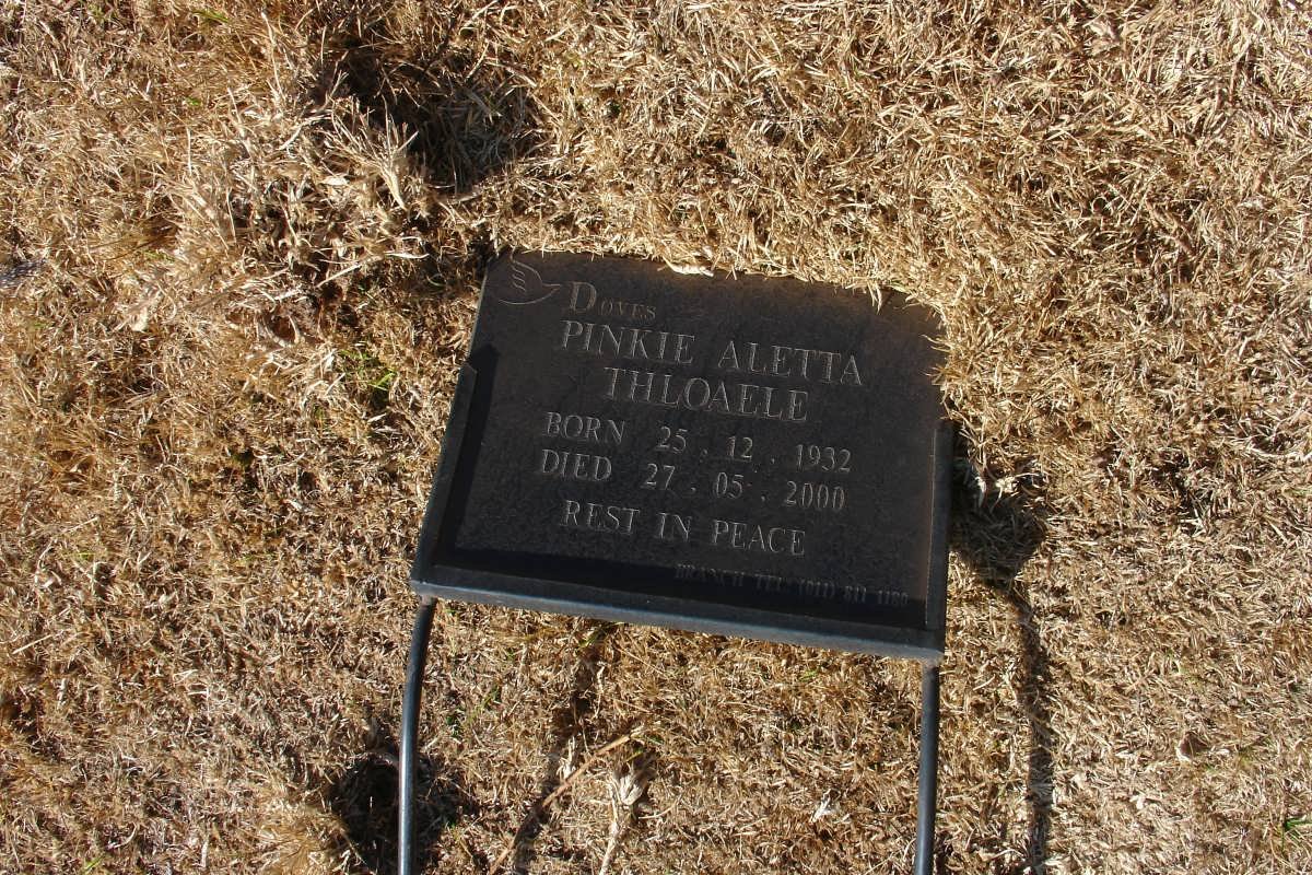 THLOAELE Pinkie Aletta 1932-2000