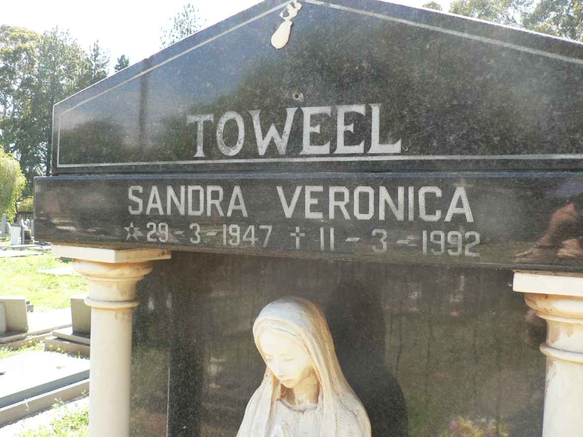 TOWEEL Sandra 1947-1992