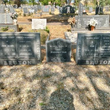 BRUTON John Henry 1919-1979 & Deme 1933-2002 :: PARPOTTAS Luke 2002-2002