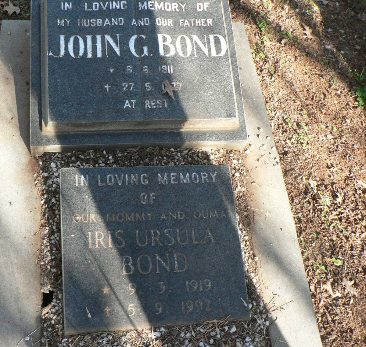 BOND John G. 1911-1977 &amp; Iris Ursula 1919-1992