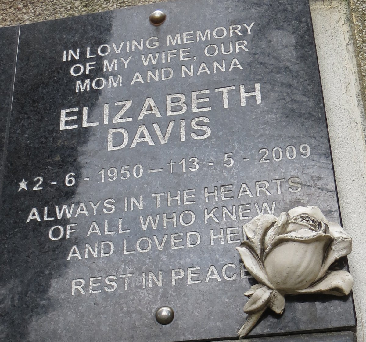 DAVIS Elizabeth 1950-2009