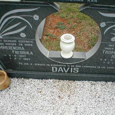 DAVIS Thomas Hendry 1909-1988 &amp; Emmerenchia Fredrika 1907-1987