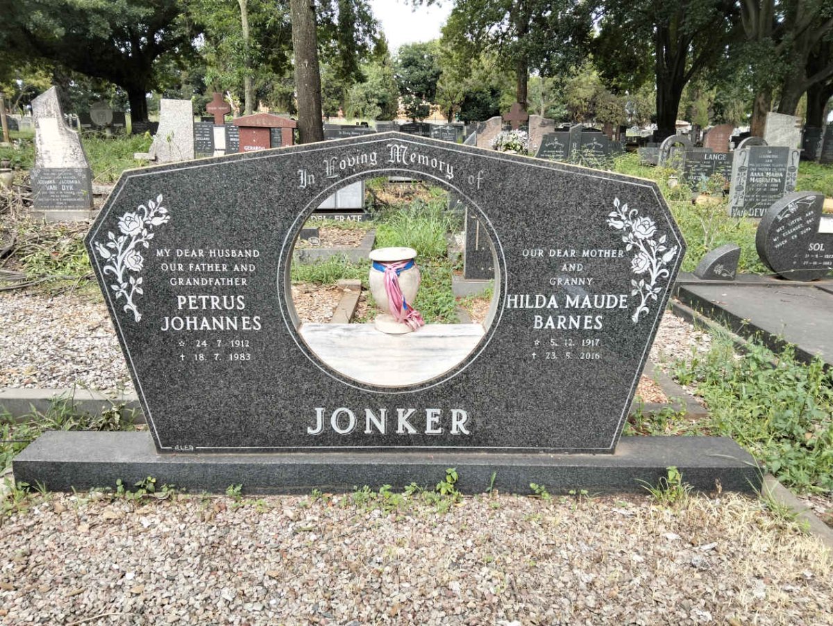 JONKER Petrus Johannes 1912-1983 & Hilda Maude BARNES 1917-2016