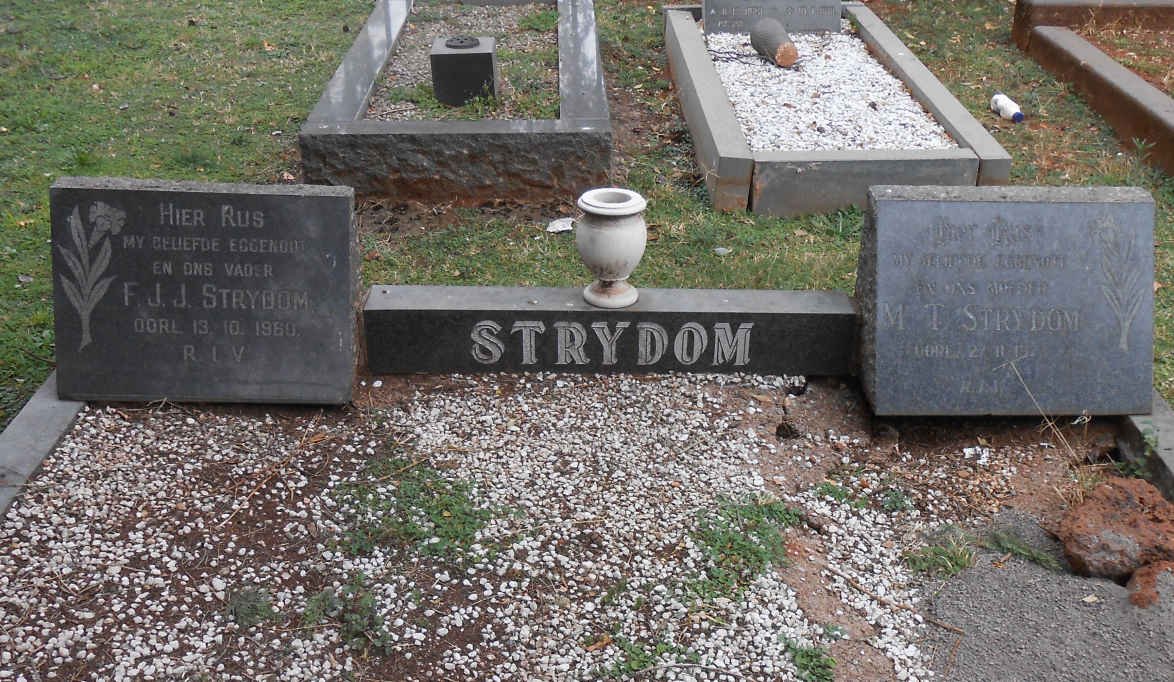 STRYDOM F.J.J. -1960 &amp; M.T. -1973