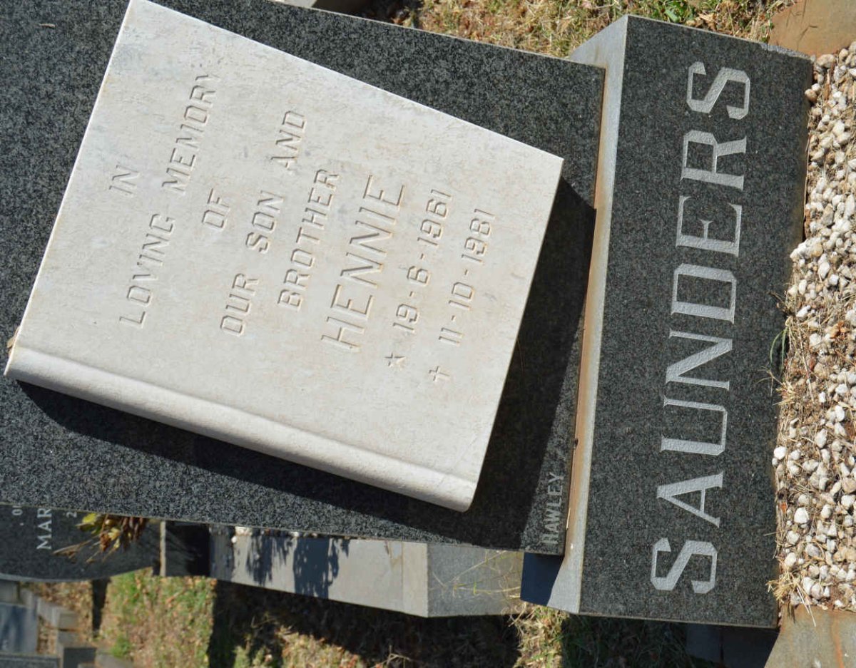 SAUNDERS Hennie 1961-1981
