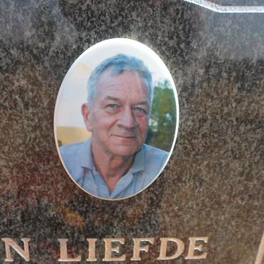 KLEINHANS Evert 1943-2019 &amp; Elaine 1945-2007 