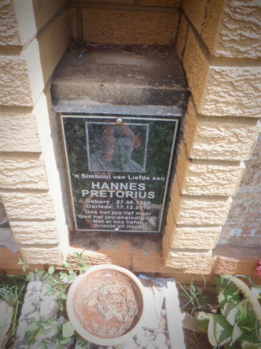 PRETORIUS Hannes 1966-2010 