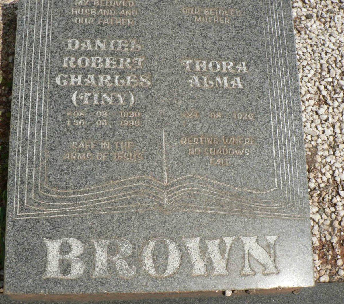 AVIS Arthur Thomas 1904-1965 &amp; Annie Elizabeth 1906-1981 :: BROWN Daniel Robert Charles 1920-1998 &amp; Thora Alma 1926-