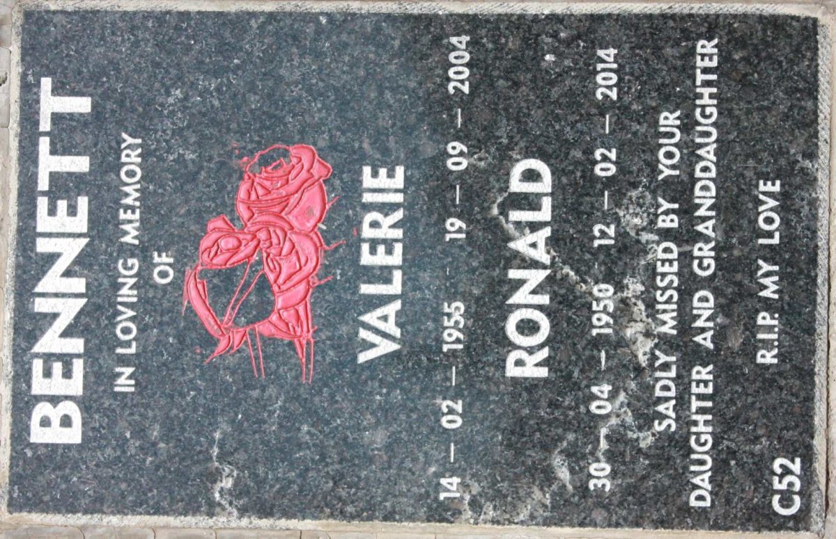 BENNETT Ronald 1950-2014 &amp; Valerie 1955-2004