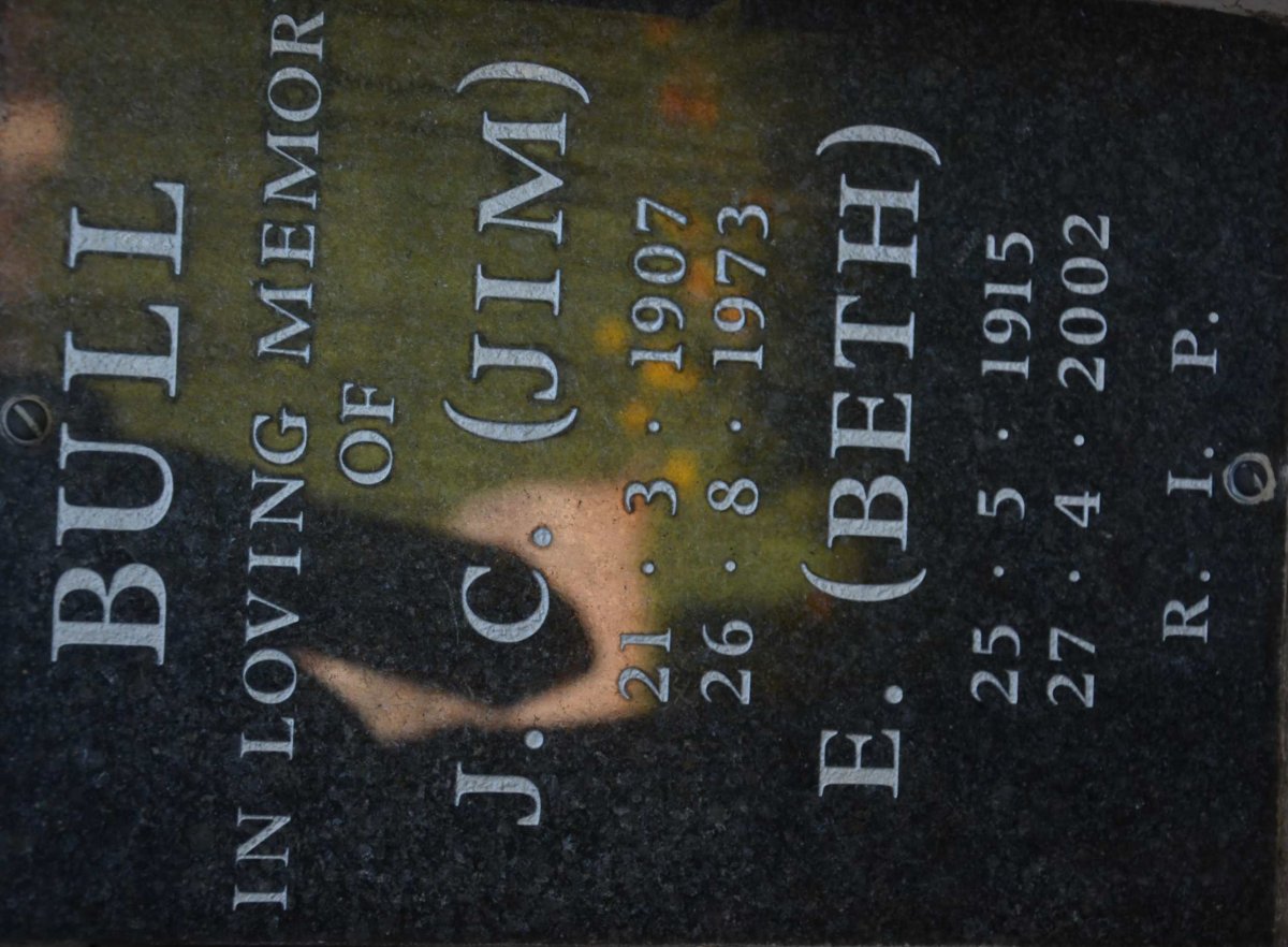 BULL J.C. 1907-1973 &amp; E. 1915-2002