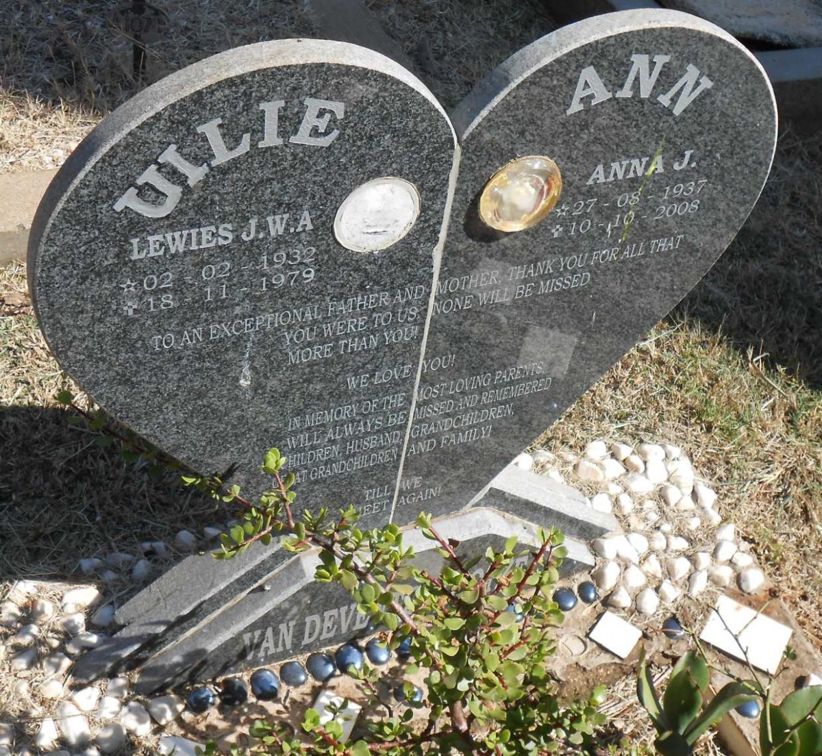 DEVENTER Lewies J.W.A., van 1932-1979 &amp; Anna J. KOTZE 1937-2008