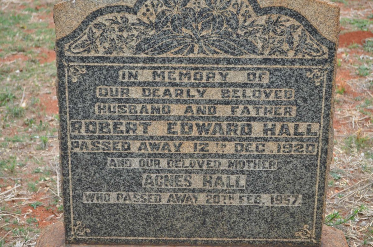 HALL Robert Edward -1920 &amp; Agnes -1957