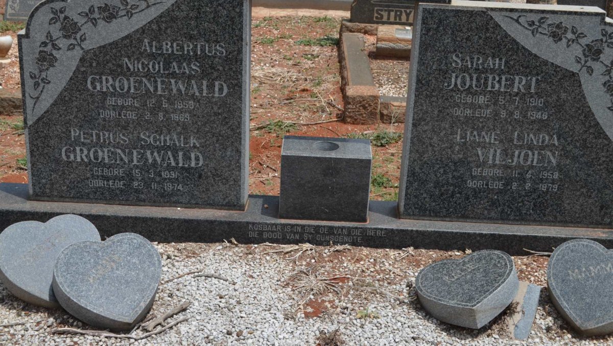 JOUBERT Sarah 1910-1946 :: VILJOEN Liane Linda 1958-1979 :: GROENEWALD Petrus Schalk 18??-1974
