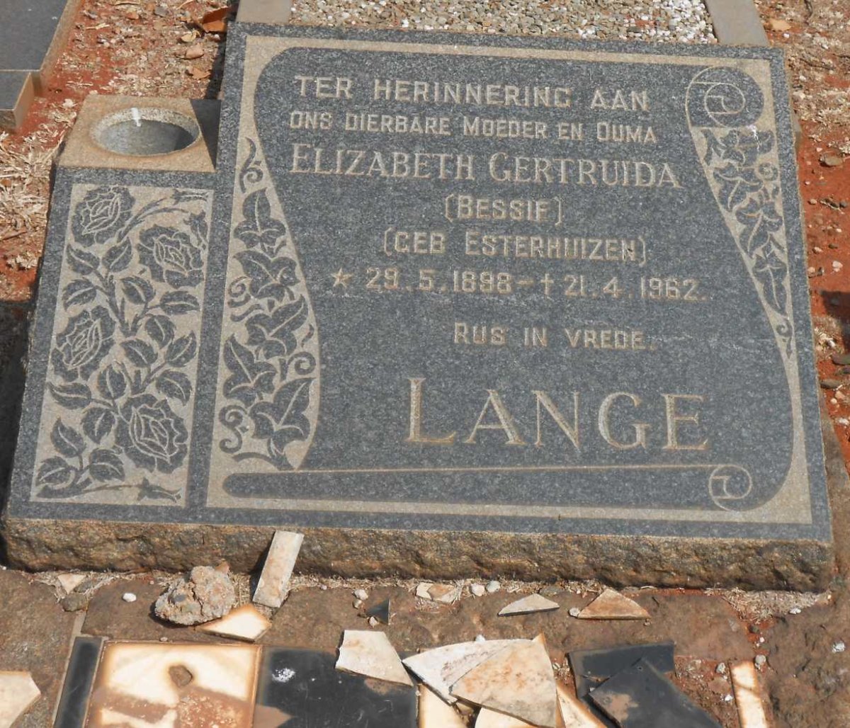 LANGE Elizabeth Gertruida nee ESTERHUIZEN 1898-1962
