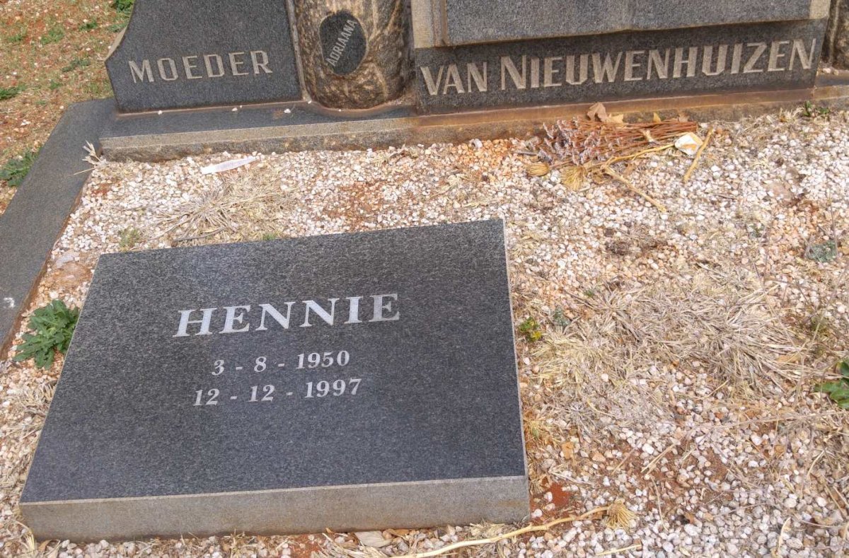 NIEUWENHUIZEN Hennie, van 1950-1997