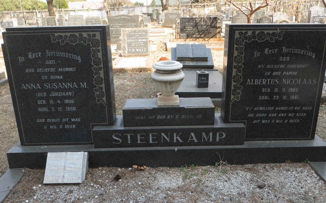 STEENKAMP Albertus Nicolaas 1903-1961 &amp; Anna Susanna M. JORDAAN 1906-1980