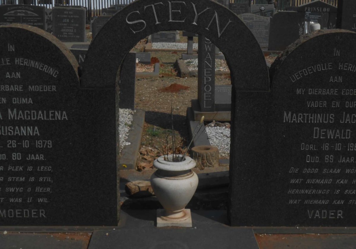 STEYN Marthinus Jacobus Dewald -1961 & Maria Magdalena Susanna -1979