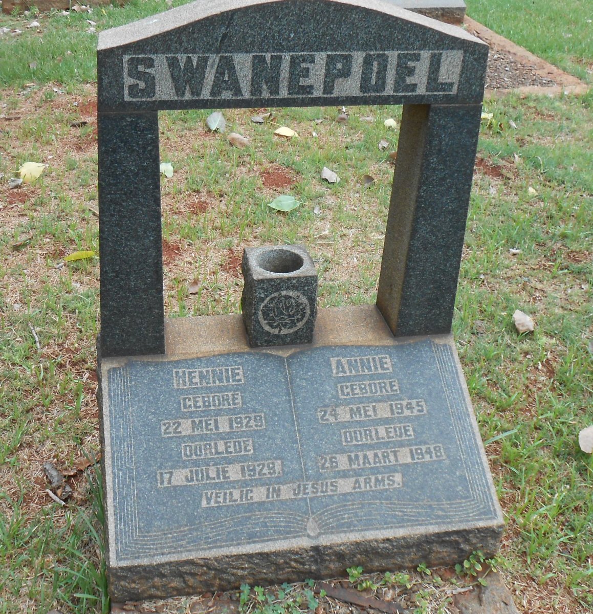 SWANEPOEL Hennie 1929-1929 :: SWANEPOEL Annie 1945-1948