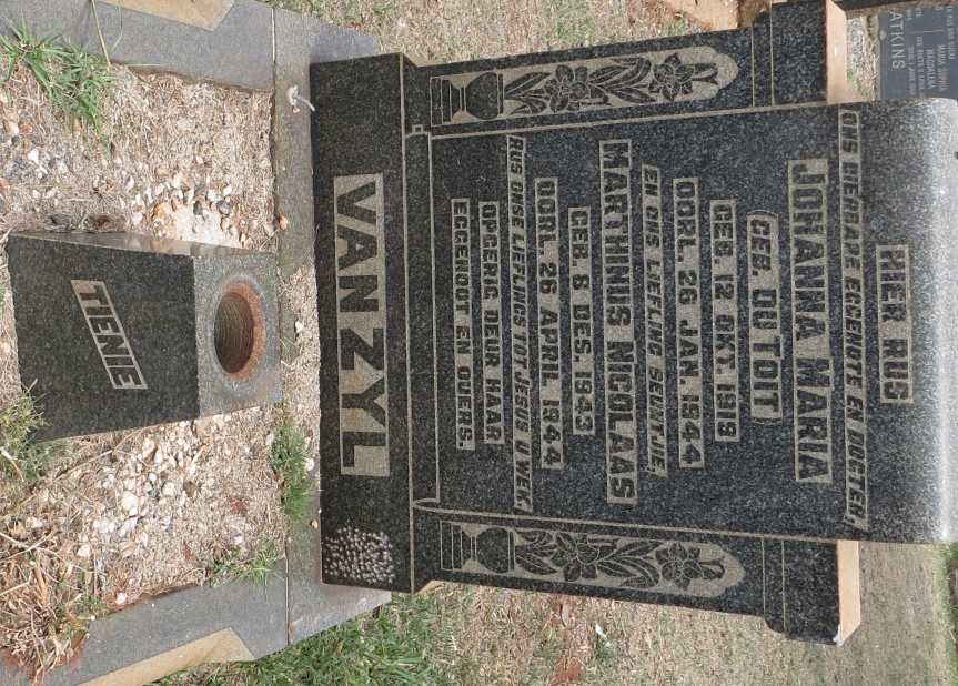 ZYL Johanna Maria, van nee DU TOIT 1919-1944 :: VAN ZYL Marthinus Nicolaas 1943-1944