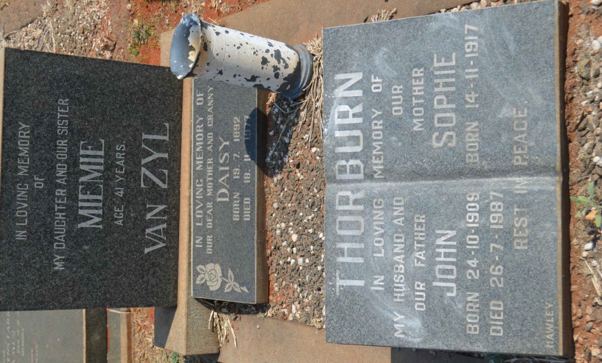 ZYL Daisy, van 1892-1977 :: VAN ZYL Miemie :: THORNBURN John 1909-1987 &amp; Sophie 1917-