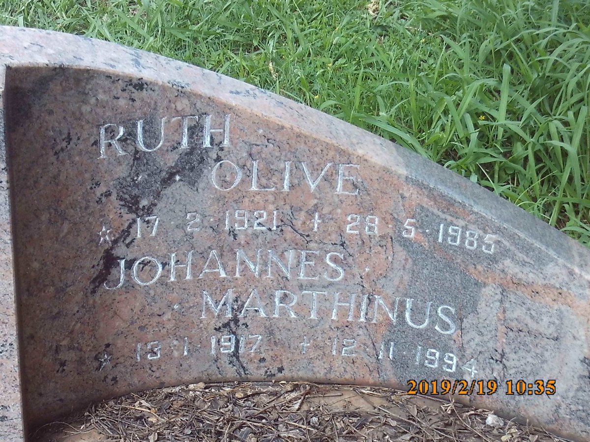 ? Johannes Marthinus 1917-1994 :: ? Ruth Olive 1921-1985