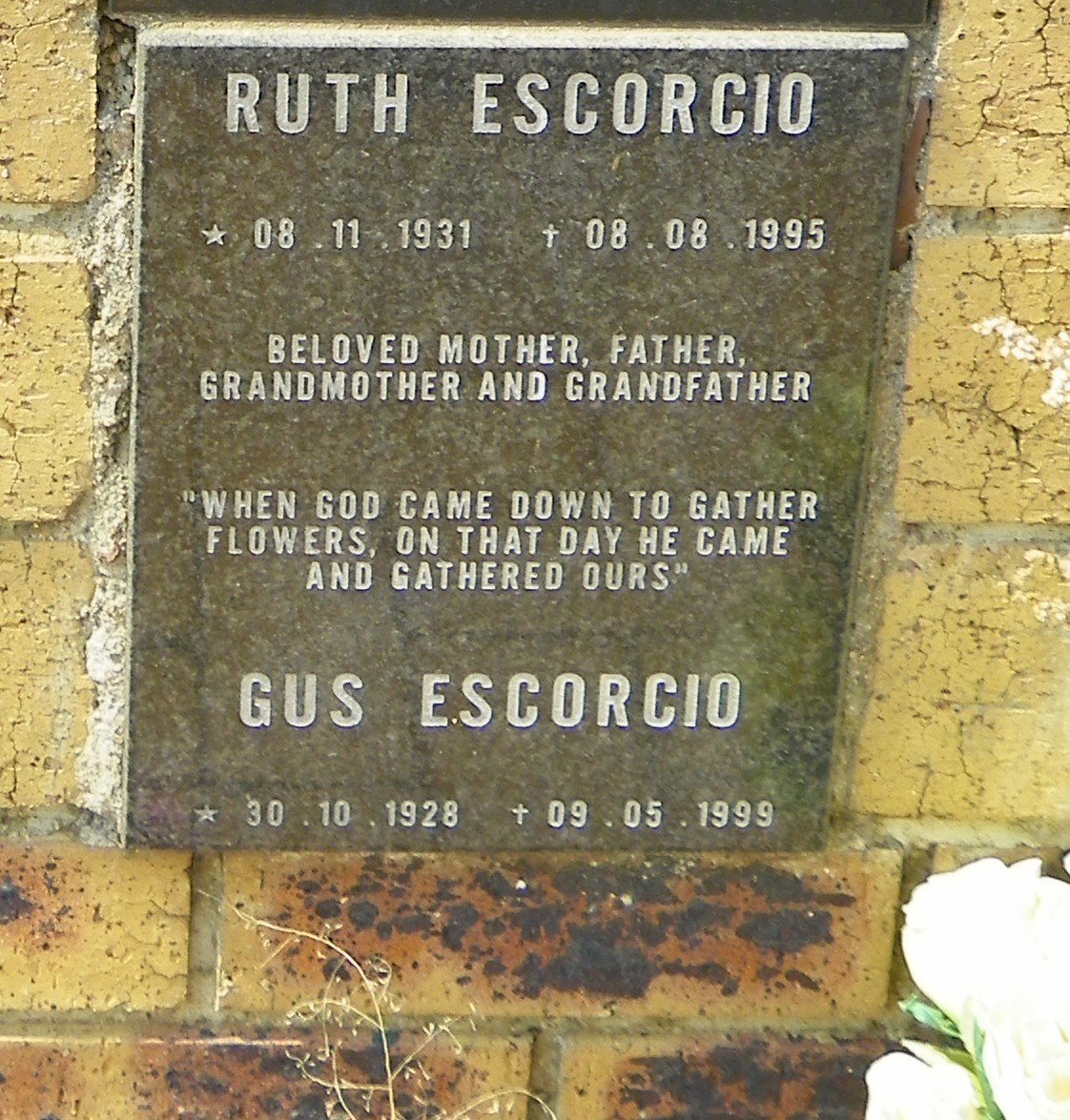 ESCORCIO Gus 1928-1999 &amp; Ruth 1931-1995