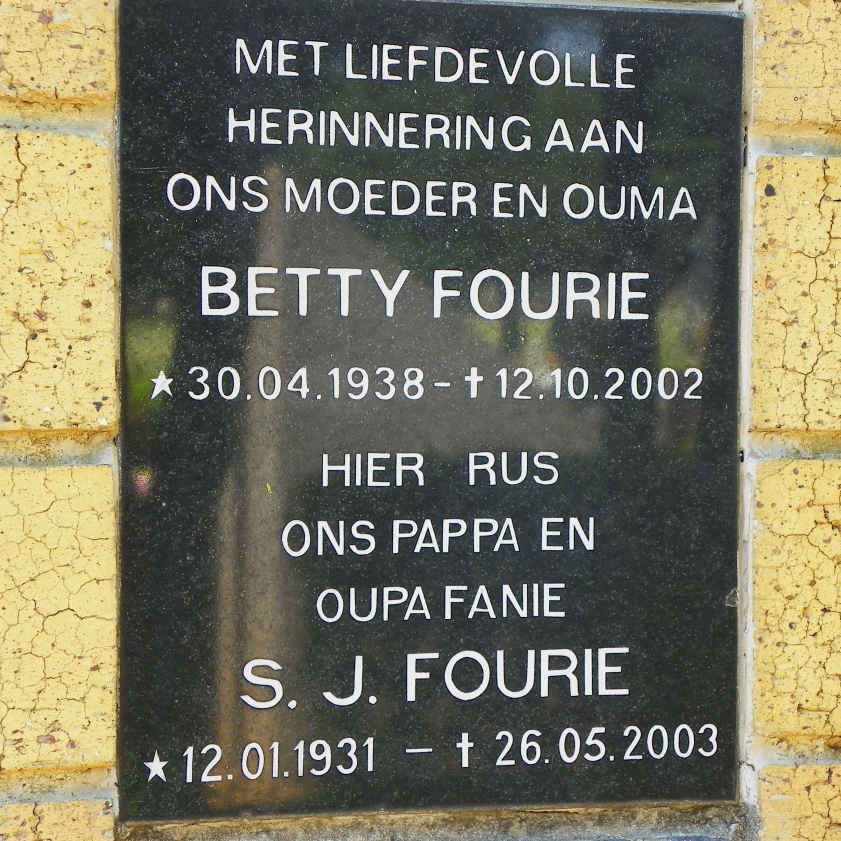 FOURIE S.J. 1931-2003 &amp; Betty 1938-2002