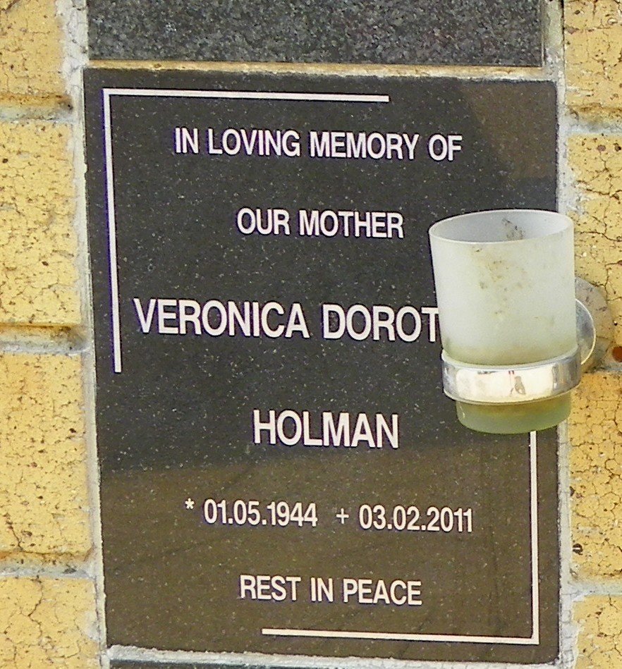 HOLMAN Veronica Dorot? 1944-2011