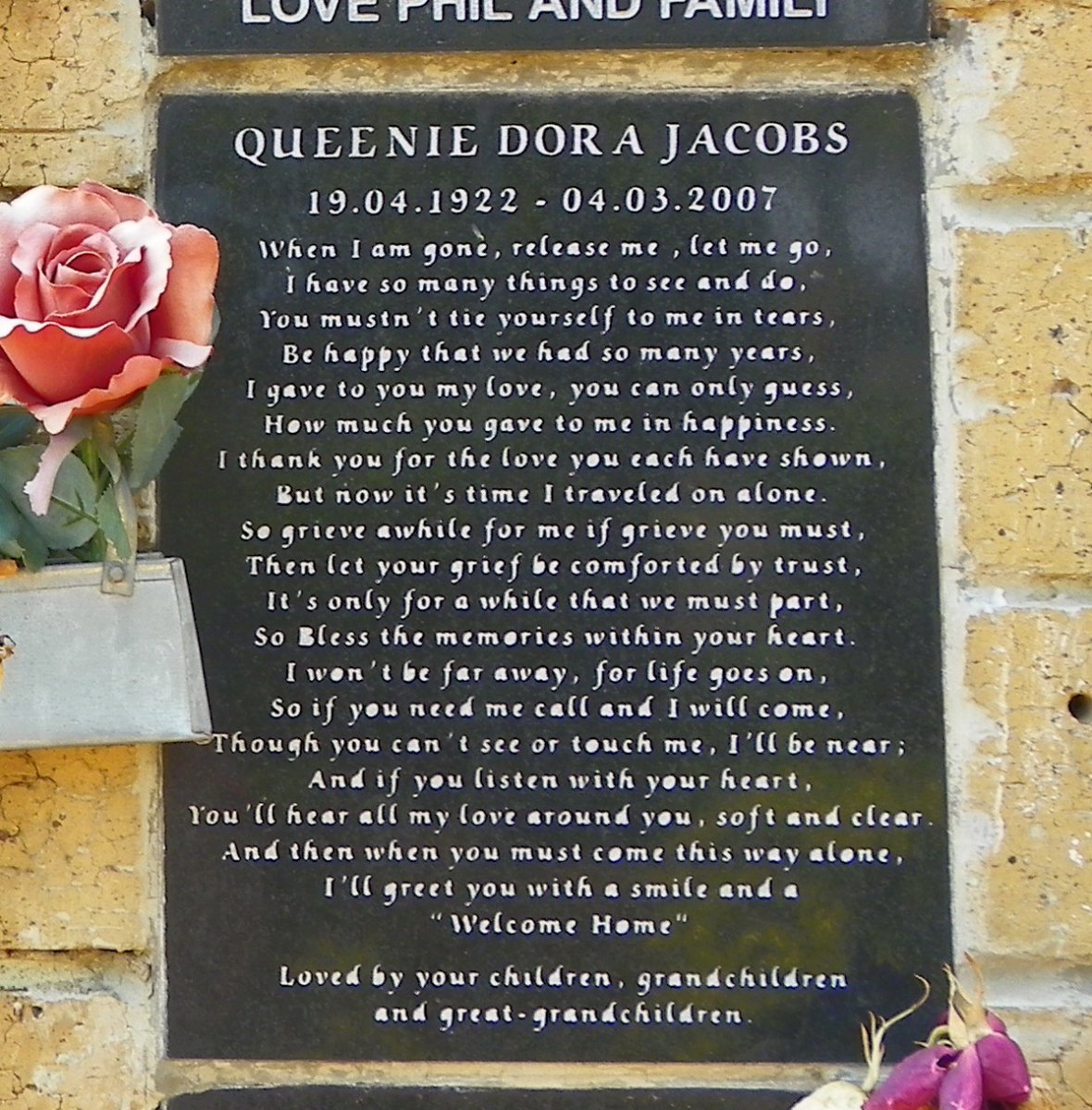 JACOBS Queenie Dora 1922-2007