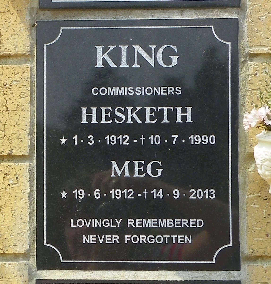 KING Hesketh 1912-1990 &amp; Meg 1912-2013