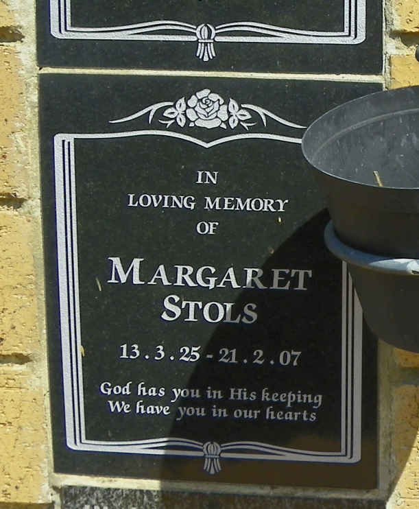STOLS Margaret 1925-2007