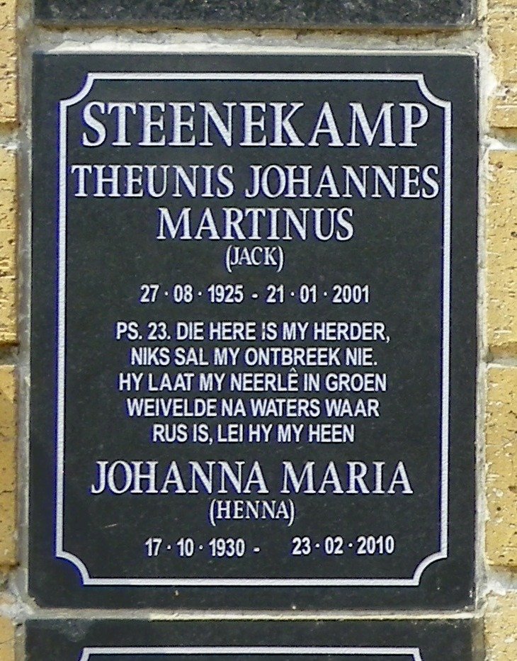 STEENEKAMP Theunis Johannes Martinus 1925-2001 &amp; Johanna Maria 1930-2010