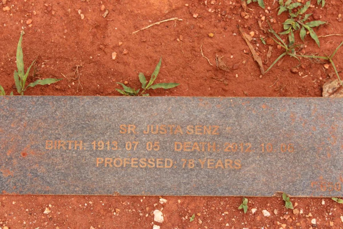 SENZ Justa 1913-2012