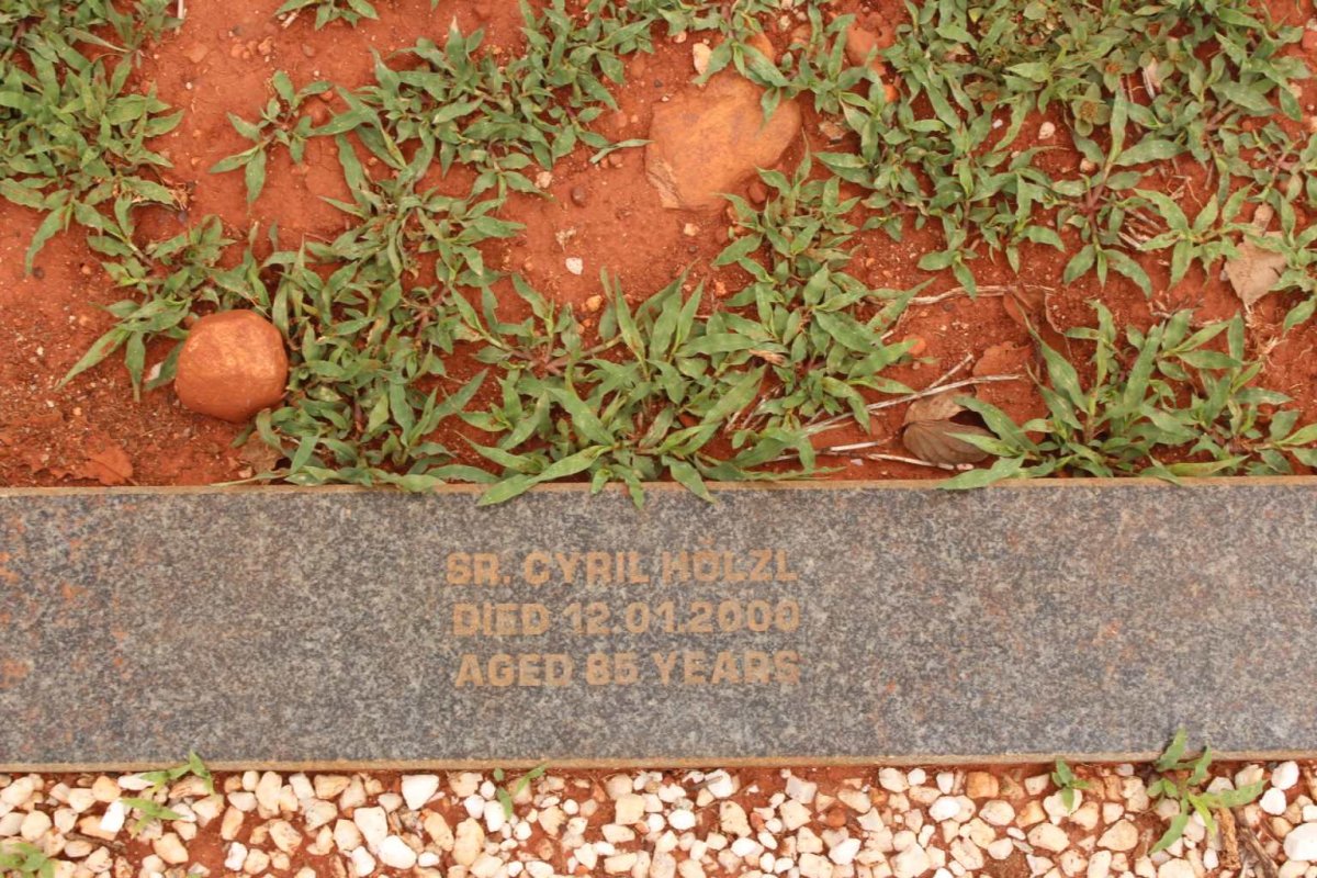 HOLZL Cyril -2000