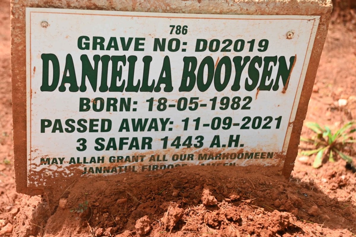 BOOYSEN Daniella 1982-2021