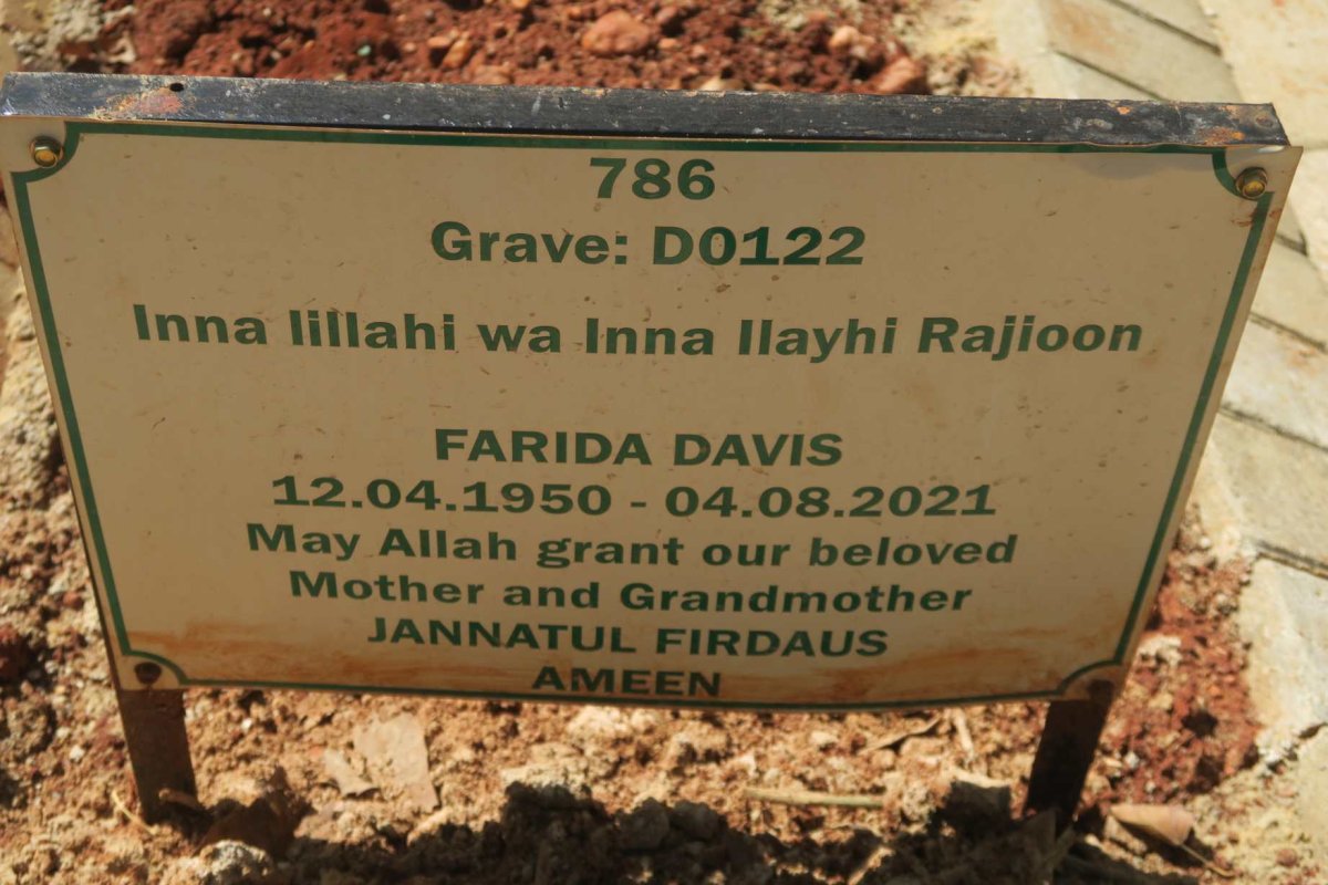 DAVIS Farida 1950-2021