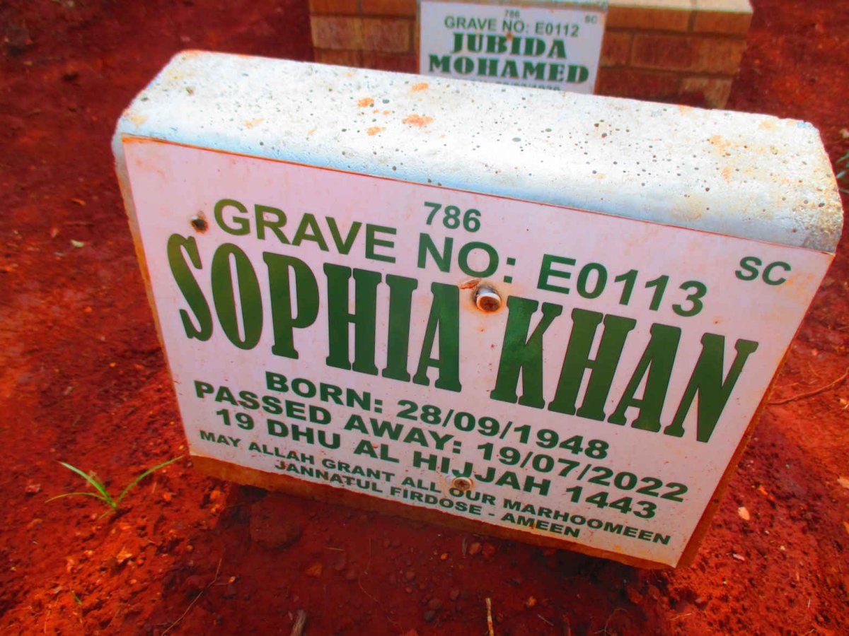 KHAN Sophia 1948-2022