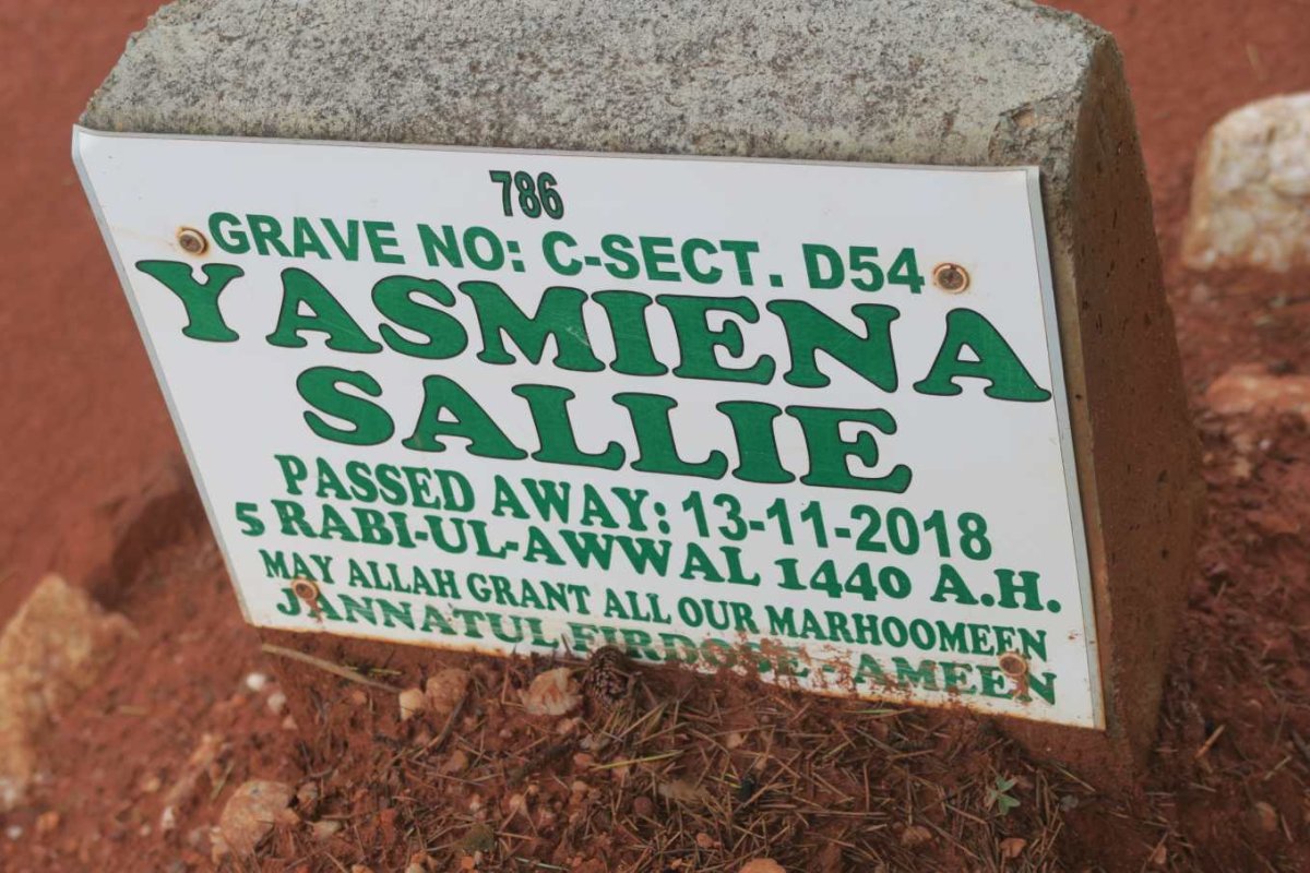 SALLIE Yasmiena -2018