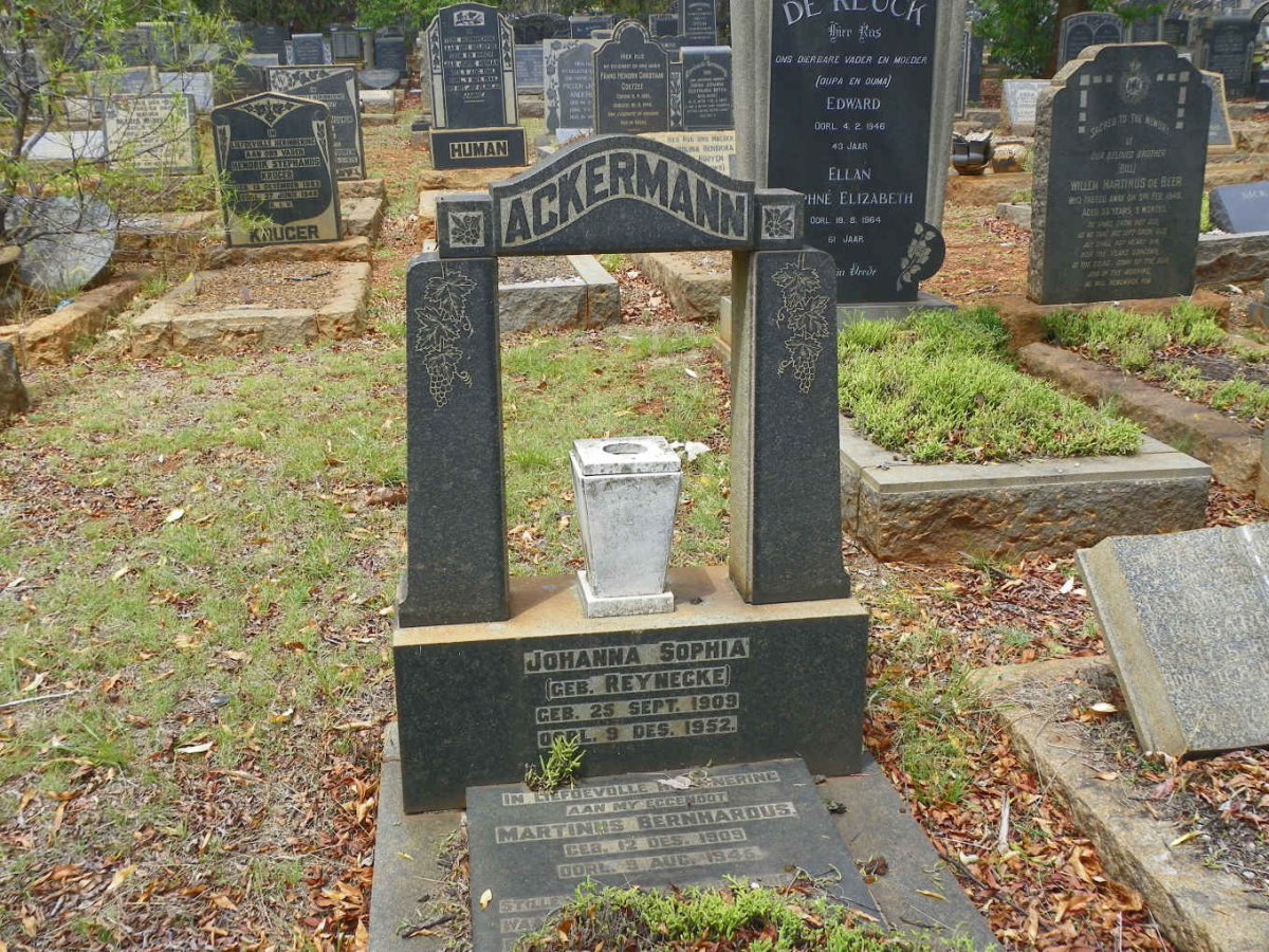 ACKERMANN Martinus Bernhardus 1909-1945 &amp; Johanna Sophia REYNECKE 1909-1952