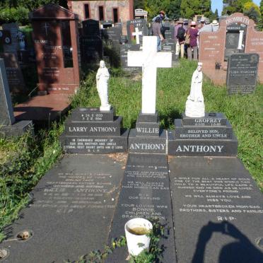 ANTHONY Larry 1933-1984 :: ANTHONY Willie 1912-1999 :: ANTHONY Geofrey 1955-1989