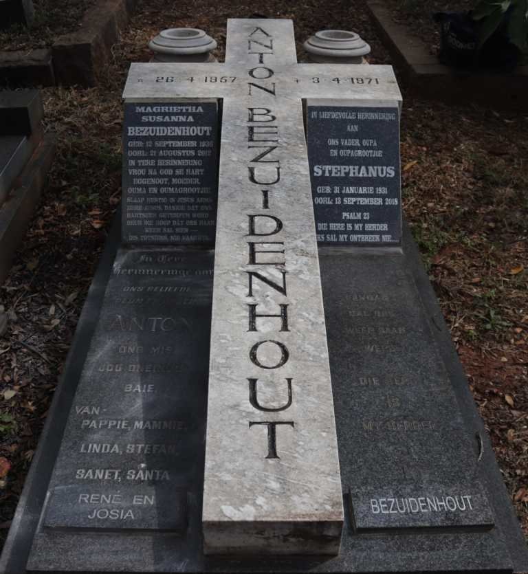 BEZUIDENHOUT Stephanus 1931-2018 &amp; Magrietha Susanna 1936-2012 :: BEZUIDENHOUT Anton 1957-1971