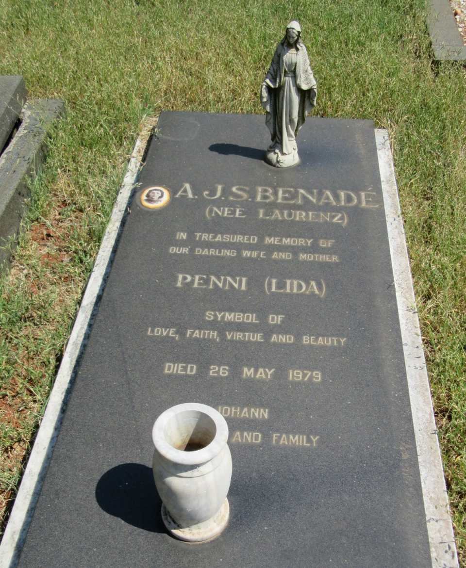 BENADE A.J.S. nee LAURENZ -1979