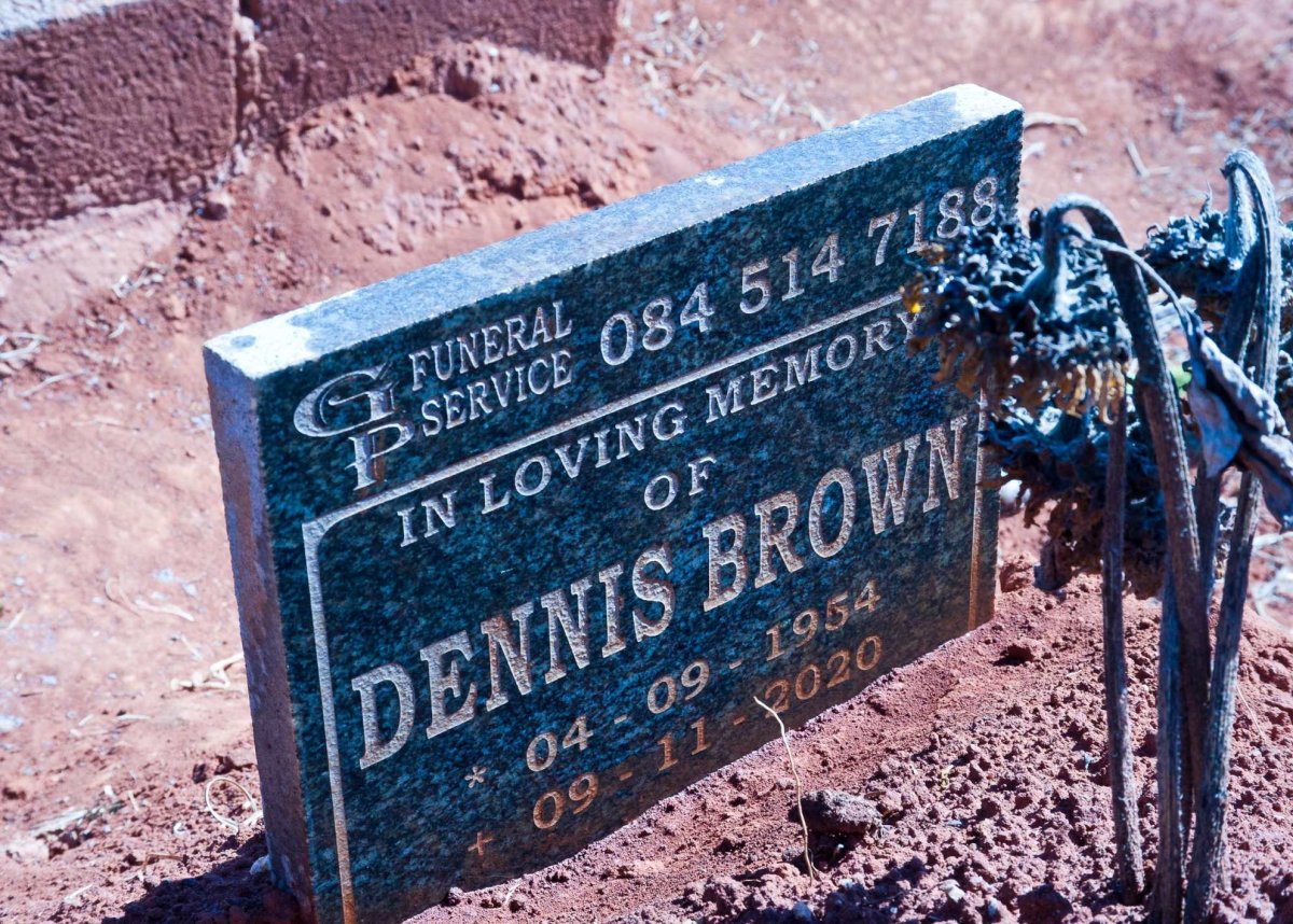 BROWN Dennis 1954-2020