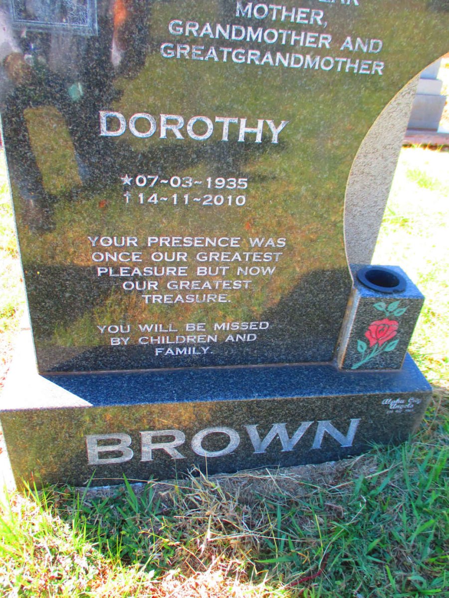 BROWN Dorothy 1935-2010