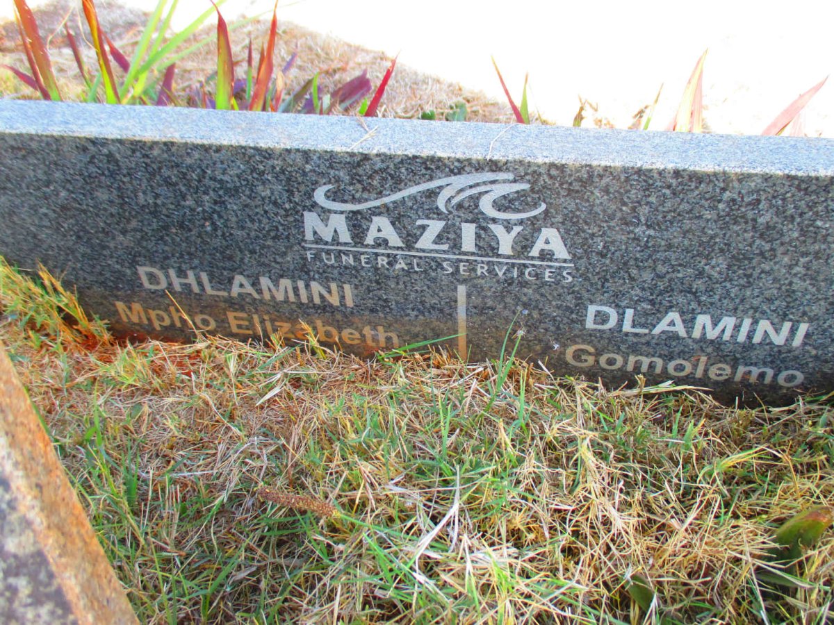 DHLAMINI Gomolemo &amp; Mpho Elizabeth 1928-2009