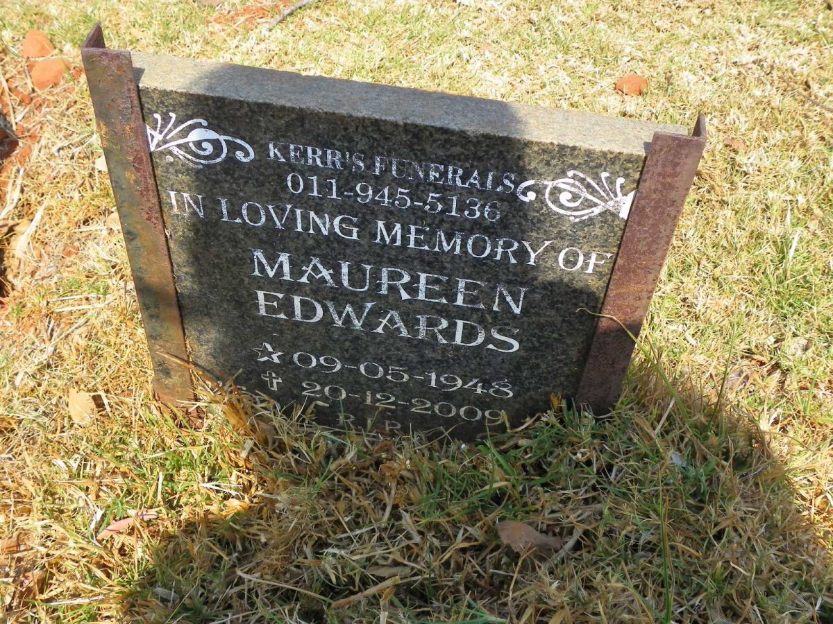 EDWARDS Maureen 1948-2009