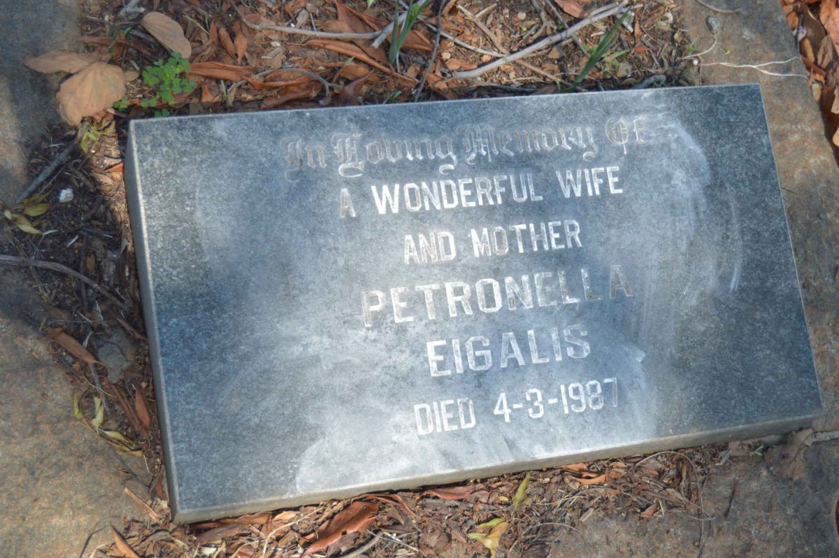 EIGALIS Petronella -1987